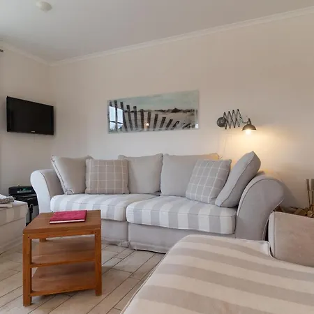 Reetdachhaus Stormhus Boehl Reetdachhaus Stormhus Boehl *